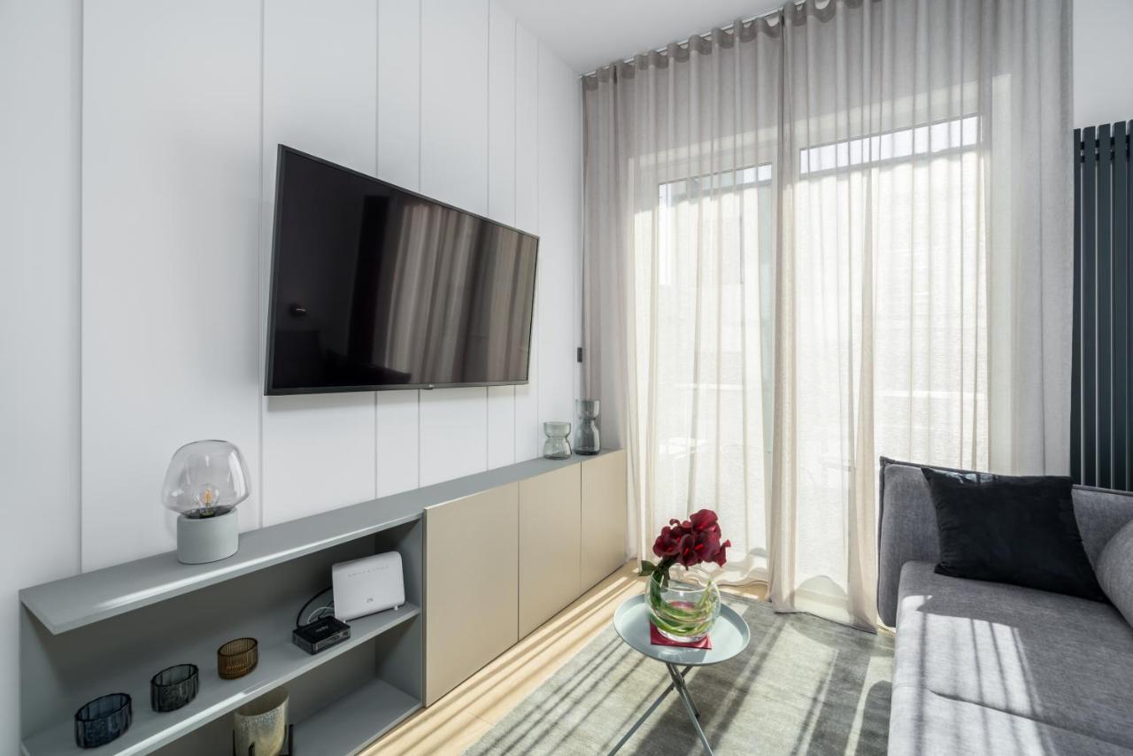 Central Apartments Garbary By Noclegi Renters ポズナン エクステリア 写真